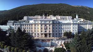 Casa sollievo della sofferenza è un ospedale religioso classificato ad elevata specializzazione. Casa Sollievo Della Sofferenza Gli Aiuti Della Cei Per Arginare La Pandemia Vatican News