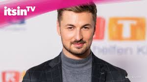 „zu beginn, als ich mich mit 'let's dance' beschäftigt habe, war ich definitiv davon überzeugt, mit einer frau zu tanzen zu wollen, so puschmann weiter. Let S Dance 2021 Wer Tanzt Mit Prince Charming Nicolas Puschmann Youtube