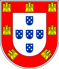 As armas reais aparecem representadas na bandeira portuguesa por cinco escudetes azuis, em forma de cruz, com os laterais deitados a os escudetes começam a ser designados por quinas… Flag Of Portugal Portuguese Tattoo Portugal Portuguese