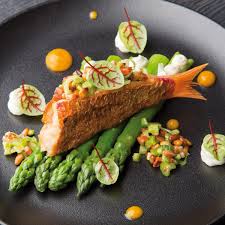 Rouget A La Plancha Asperge Verte Ricotta Pignon De Pin Chorizo Iberique Et Jus De Bouillabaisse Reduit Arts Gastronomie Gastronomie Recette Rouget Recettes De Cuisine