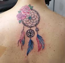 Traumfanger Tattoo Am Rucken Bunt Rosen Lebensbaum Edelstein Traumfanger Tattoo Traumfanger Tattoos Tattoo Rucken