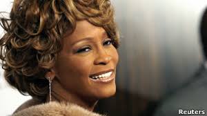 Los detectives encontraron polvo blanco junto al cadáver de Whitney Houston 