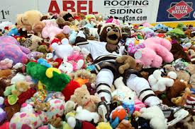 12 07 14 Coco The Bear In A Pile Of Stuffed Animals Donated By Hershey Bears Fans For The Wgal Northwest Savings Bank Teddy Bear Hershey Bears Bear Mascot