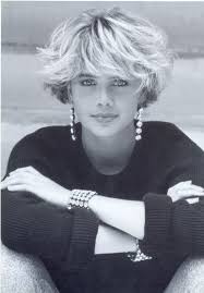 Dessange Reference Haute Coiffure Depuis 60 Ans Dessange Coiffures Cheveux Courts Annees 80 Coiffure