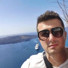 Why is the hood another color in the app?