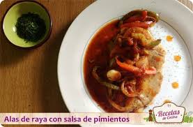 Kalayan baking soda, anjeun tiasa ngaleungitkeun noda sareng nétralisasi sadaya kokotor. Jangjang Sinar Dina Saos Cabe Piring Khusus Kanggo Sadayana Resep Dapur