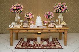 Brinque com as cores dos doces (foto: Ideias Mesa Do Bolo Casamento Decoracao Casamento Civil Festa De Casamento Simples