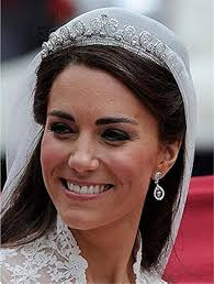 Tiaras de corona para mujer, corona de princesa Diana William Kate, corona  de novia, tiaras boutique de diamantes de imitación, diadema de velo,  diadema para boda, accesorios para el cabello : Ropa, Zapatos y Joyería