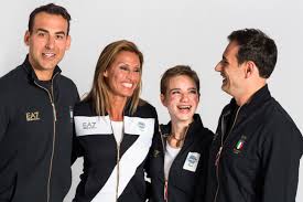De squadra azzurra zit alvast goed voor de volgende vier jaar. Giorgio Armani Veste La Squadra Azzurra Per I Giochi Olimpici E Paralimpici Di Rio 2016