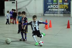 Niños y niñas se divierten jugando al fútbol en una tarde de octubre en una comunidad del río tuira, darién, panamá, señala kevin sánchez. Abrir Sus Puertas Para Ir A Jugar El Litoral Noticias Santa Fe Argentina Ellitoral Com