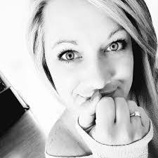 Donna Giza's Instagram, Twitter & Facebook