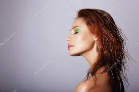 Perfil De Seductive Redhead Woman With Wet Hair Fotos Imagens De C Gromovataya 54745391