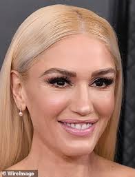 Gwen stefani botox and eyelid surgery. Gwen Stefani Fans Insist She Looks Unrecognizable At Grammys And Accuse Of Her Plastic Surgery Daily Mail Online