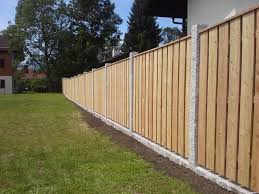 Sie Sagen Uns Welchen Sichtschutz Sie Wollen Wir Fertigen Ihn An Holz Im Garten Holzzaun Sichtschutz Stein