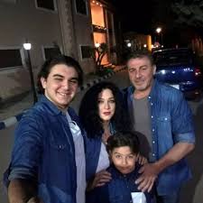 وظهرت سلاف بصور من كواليس تسجيل الحلقة برفقة وائل والفنان محمد قنوع. Ù‡Ù„ ÙƒØ§Ù† Ø®Ù„Ø§Ù ÙƒØ§Ø±ÙŠØ³ Ø¨Ø´Ø§Ø± ÙˆØ³Ù„Ø§Ù ÙÙˆØ§Ø®Ø±Ø¬ÙŠ Ø¨Ø³Ø¨Ø¨ Ø²ÙˆØ¬ Ø§Ù„Ø£Ø®ÙŠØ±Ø© Ø§Ù„Ø¨ÙˆØ§Ø¨Ø©