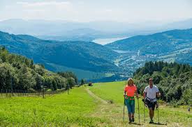 Loty skoki paralotnia w tandemie niskie ceny prezent. Hiking Tours Pkl