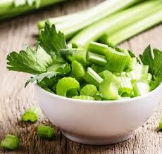 Seledri merupakan salah satu tanaman yang kerap digunakan untuk menurunkan tekanan darah tinggi. Khasiat Daun Seledri Untuk Menurunkan Berat Badan