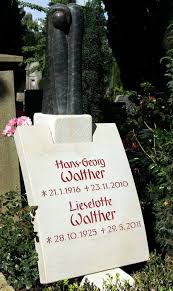 Mehrteiliges Denkmal Stutze Auflager Und Vorstellplatte Aus Obernkirchener Sandstein Skulptur Aus Diabas Oberflache Geschliff Grabstein Steine Bildhauer