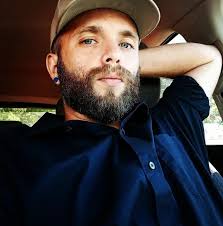 Hey everyone i have a big favor to ask im moving into my new place I was  hoping someone had a 10 gallon tank that I can hold my fish in for