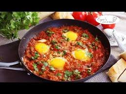 Shakshuka Eggs In Tomato Sauce The Original Tunisian Recipe And All The Secrets Youtube In 2020 Shakshuka