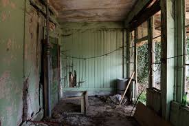 Lost Places Lost Places Urbanexploration Ch Lost Places And More Altes Verlassenes Haus Im Kanton Ber Alte Verlassene Hauser Verlassenes Haus Verlassen