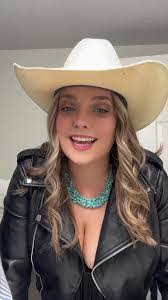 Kayla Bos's Instagram, Twitter & Facebook