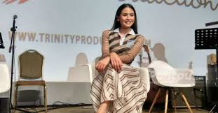 Maudy ayunda menceritakan tentang kehidupannya menempuh pendidikan di stanford university. Pilih Kuliah Di Stanford Maudy Ayunda Bikin Bangga Kekasih