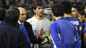 Campeón continental 2004 manizales, colombia www.oncecaldas.com.co. El Gesto Oculto De Carlos Bianchi Tras El Desplante En La Coronacion De Once Caldas En La Copa Libertadores 2004 Infobae