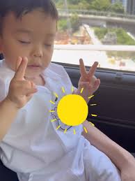 返左學大概兩星期多，雖然中間有喊左三兩日，但宜家日日話要返學校！懸着的心定下來！😮‍💨,  為咗令佢適應返學，我都真係絞盡腦汁！試咗兩間分離班，返第一間果時喊到飛起，夾硬上咗幾堂就放棄左，之後嘗試同佢睇咗好多有關返校既繪本。再試下屋企附近既分離班，我帶住JS係人地舖頭徘徊咗好幾次，不停問佢想唔想入去上堂，亦都問receptionist  資料問咗好多次，覺得自己好煩😂 好彩最後上得好開心。, ...