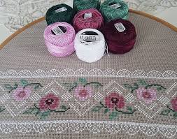 Instagram Da Turkan Aslan Karatas Yeni Isler Yeni Modeller Cok Yakinda Son Halleri Ile Si Rose Cross Stitch Pattern Cross Stitch Rose Cross Stitch Designs