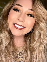 Melissa Stelly's Instagram, Twitter & Facebook