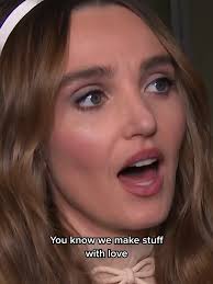 'SNL's Chloe Fineman has nothing but love for Aimee Lou Wood and Demi Moore  #chloefineman #snl #saturdaynightlive #aimeelouwood #demimoore