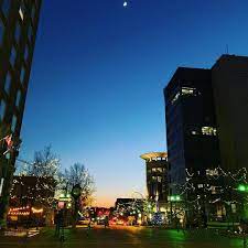 Main Street Vibes In Greenville Sc Photo By Yennihwam On Instagram Yeahthatgreenville Greenvillesc Southc Best Weekend Trips Travel Fun Things To Do