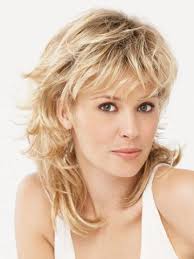 1000 idées sur le thème cheveux blond platine sur pinterest | blond platine, cheveux blonds et blondes. The Layers And Bangs Coupe Cheveux Mi Longs Blonds Modele Coiffure Courte Cheveux Mi Longs Avec Frange