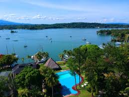 Hotel dengan fasilitas kolam renang di makassar ini memiliki konsep semi outdoor dan terletak di lantai 15. Hotel Dengan Kolam Renang Luaran Rio Dulce Guatemala Harga Dan Ulasan Planet Of Hotels