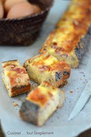 Baked Egg Boats Geant Baguette Garnie Oeuf Cuit Au Four Cuisine Et Boissons