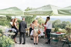 Vertraumter Garten Der Geheimnisse In Stroheim Hochzeitsfotos Garten Der Geheimnisse Hochzeitsfotos Hochzeit Gartenhochzeit