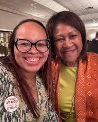 Kim Billups's Instagram, Twitter & Facebook