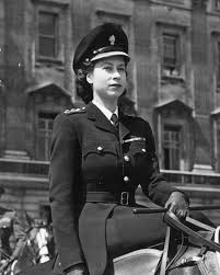 The Definition Of Regal Queenelizabethii Queenelizabeth Queen Royalty Royals Royal Royalfamily Young Queen Elizabeth Elizabeth Ii Queen Elizabeth