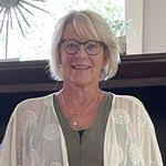 Roxanne Storey's Instagram, Twitter & Facebook