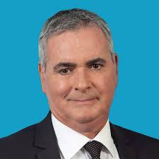 Eric Renaud's Instagram, Twitter & Facebook