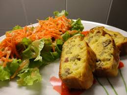 Cake Sale Saucisse Seche Fromage Et Olives Vertes Fourchettes Et Pinceaux