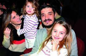 Soledad pastorutti (arequito, santa fe, 12 de octubre de 1980), conocida simplemente como soledad o por su apodo la sole, es una cantante, compositora, actriz y conductora argentina. Es De Familia La Hija De Soledad Pastorutti Se Animo A Cantar Y Enloquecio A Todos La 100