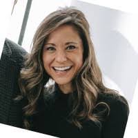 Toni Pascal's Instagram, Twitter & Facebook