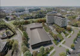 Le Siege Social De Mercedes Benz Se Pare Des Couleurs De Ses Berlines