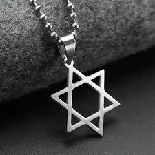 Steaua lui david, numita in limba ebraica maghen david, adica scutul lui david, este unul dintre cele mai cunoscute simboluri iudaice. Barbati Inox Pandantiv Colier Argint Ton Evreiesc Steaua Lui David CumpÄƒraÈ›i Cu PreÈ›uri Reduse Din Magazinul Online Joom