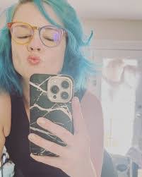 Samantha Braddock's Instagram, Twitter & Facebook