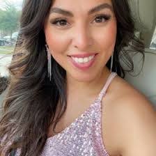 Daisy Gomez's Instagram, Twitter & Facebook