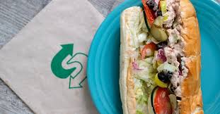 If you've got some spare cans or canned tuna sitting unused in the cupboard then making a subway tuna is a brilliant option. Kmmwpe2o82wnmm