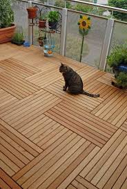 Holzfliesen Auf Dem Balkon Der Richtige Bodenbelag Fur Draussen Bauemotion D Holzfliesen Auf Dem Balkon Der Richtige Outdoor Flooring Wood Tile Wooden Tile